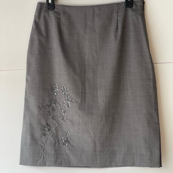 Old Navy Rhinestone Sequin Floral Embroidered Gray Stretch Pencil Mini Skirt, 8 - Picture 5 of 10